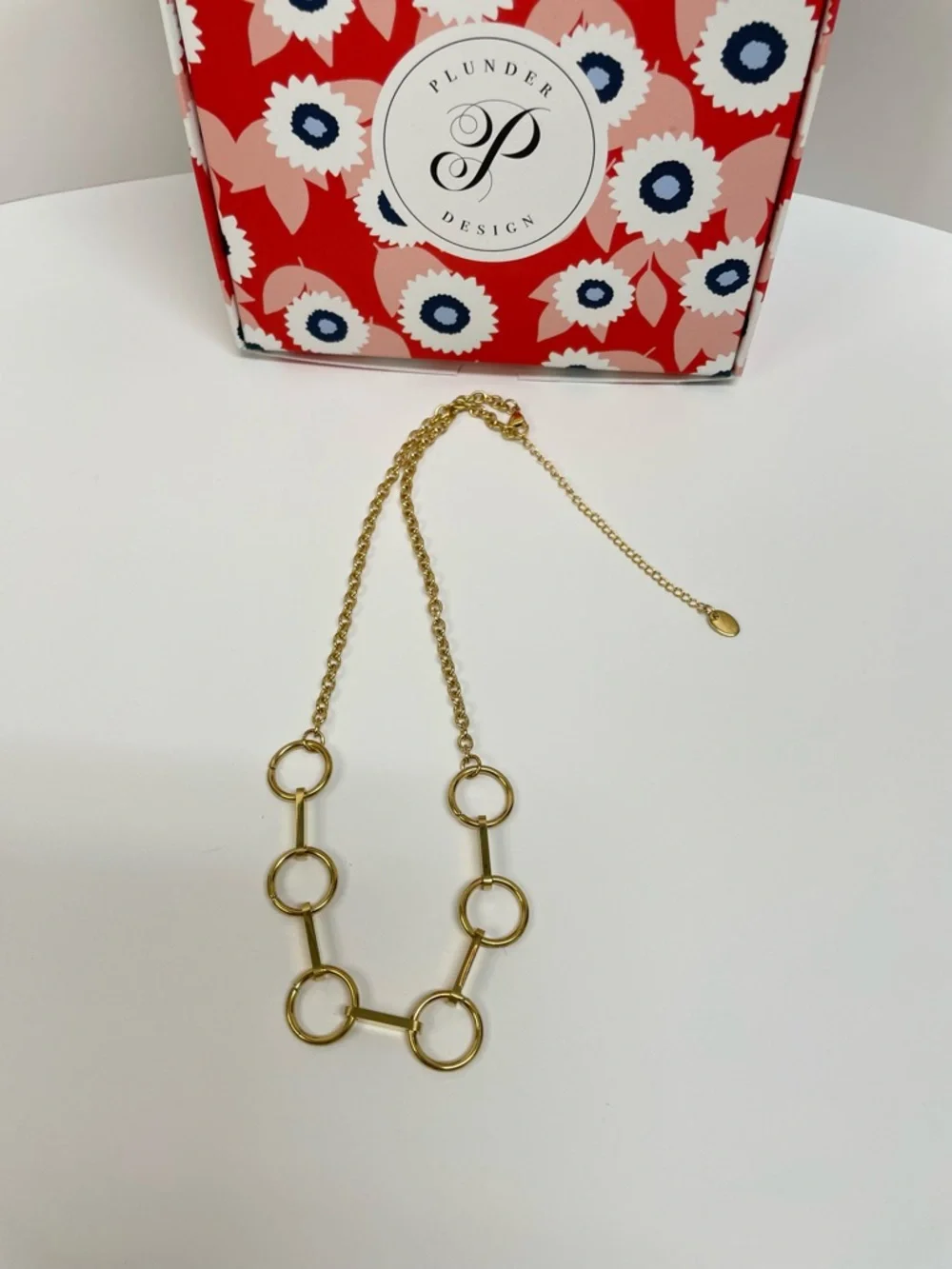 Plunder Gold Link Circle Necklace